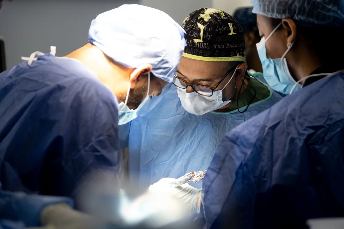 Procedimento de implante dentário feito pelo Dr. Eric Daldegan em Niterói